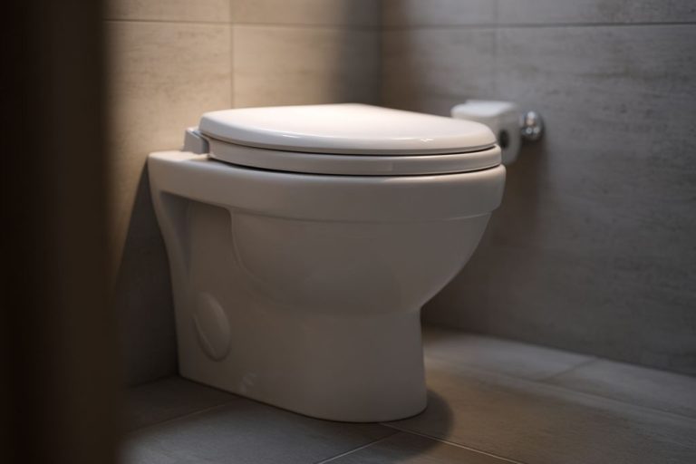 Peut-on installer un WC à l’opposé de l’évacuation principale ?