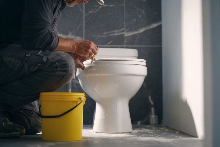 Étanchéité autour d’un WC : comment assurer une bonne isolation ?